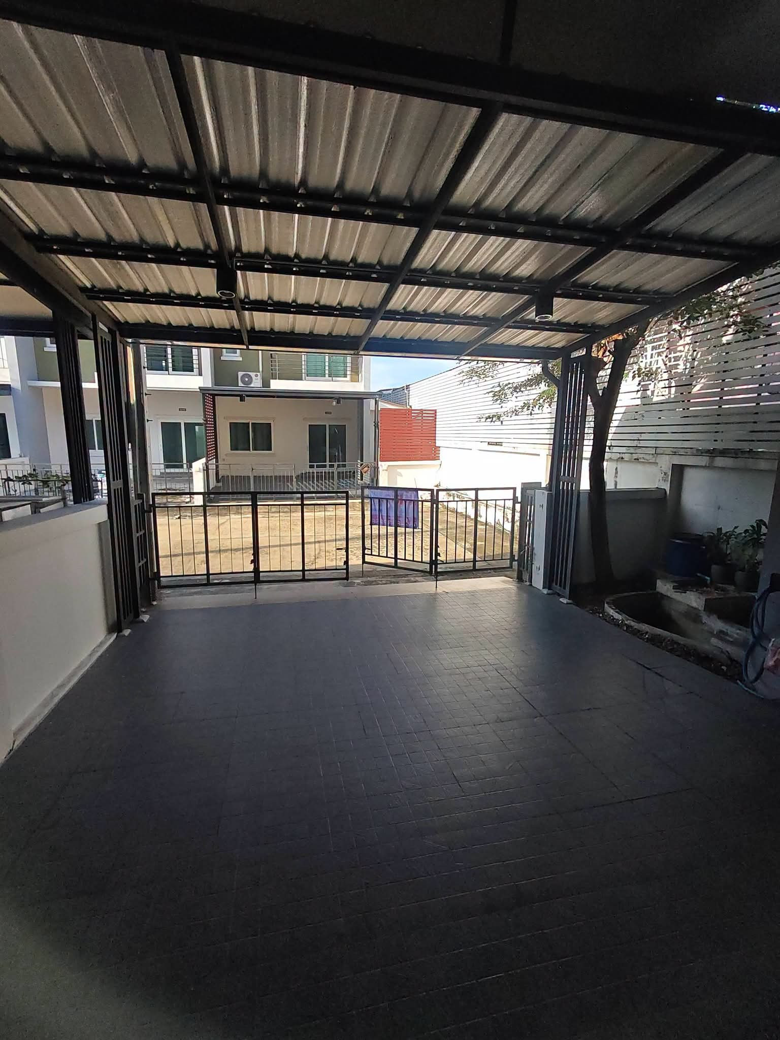 🏡 ให้เช่าทาวน์โฮม 2 ชั้น | หมู่บ้านพาทาโกเนีย 5 (รามอินทรา–ซาฟารี) 📍ถนนเลียบคลองสอง 18 💰 ค่าเช่าเพียง 15,000 บาท/เดือน 📌 รายละเอียดบ้าน ▪️ เนื้อที่ 24 ตร.ว. ▪️ 3 ห้องนอน ▪️ 2 ห้องน้ำ ▪️ เครื่องปรับอากาศ 4 เครื่อง ❌ ไม่รับเลี้ยงสัตว์ พันธุ์ใหญ่ ❌ ไม – รูปที่ 2