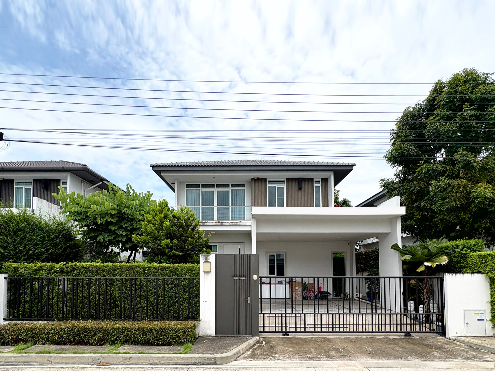 บ้านเดี่ยวโครงการคุณภาพจาก Land & Houses เน้นพื้นที่สีเขียว สังคมดี สงบ ปลอดภัย มัณฑนา ศรีนครินทร์-ร่มเกล้า