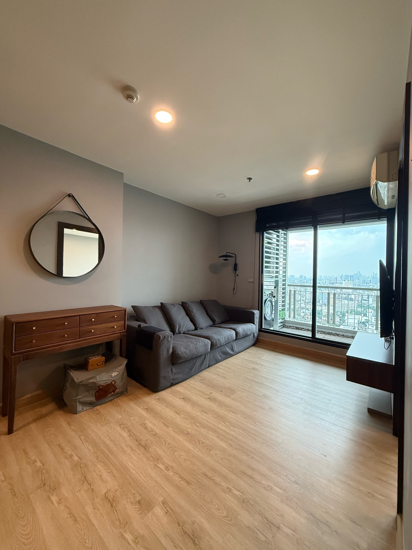 Rhythm Ratchada, next to MRT Ratchada, very convenient to travel, urgent!!!!!🔥🔥🔥 For rent🔥 18,000 baht For rent!! 🔥18,000 baht . ✅ Room size 46 sq m ✅ Room 1 bedroom, 1 bathroom ✅ Clearly separated rooms ✅ Complete electrical appliances, ready to move in 