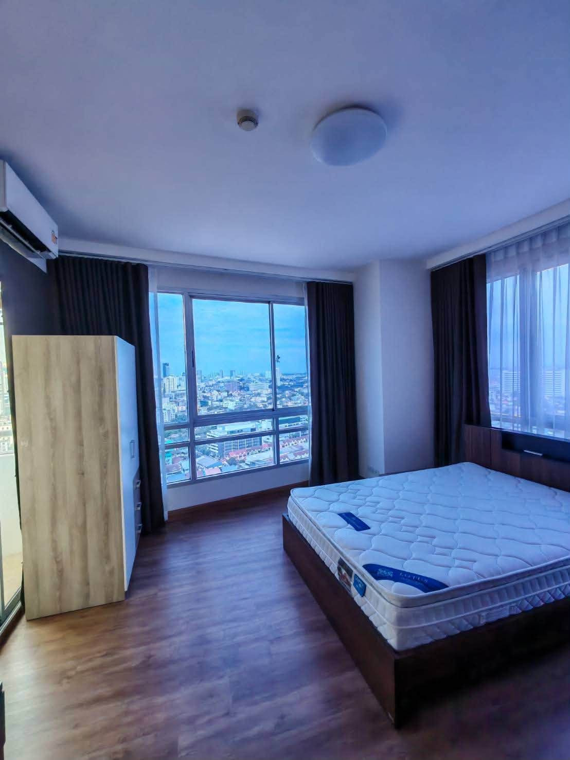Lat Phrao area, next to the main road, next to BigC extra, near MRT Lat Phrao. Lat Phrao area, next to the main road, next to BigC extra, near MRT Lat Phrao.
