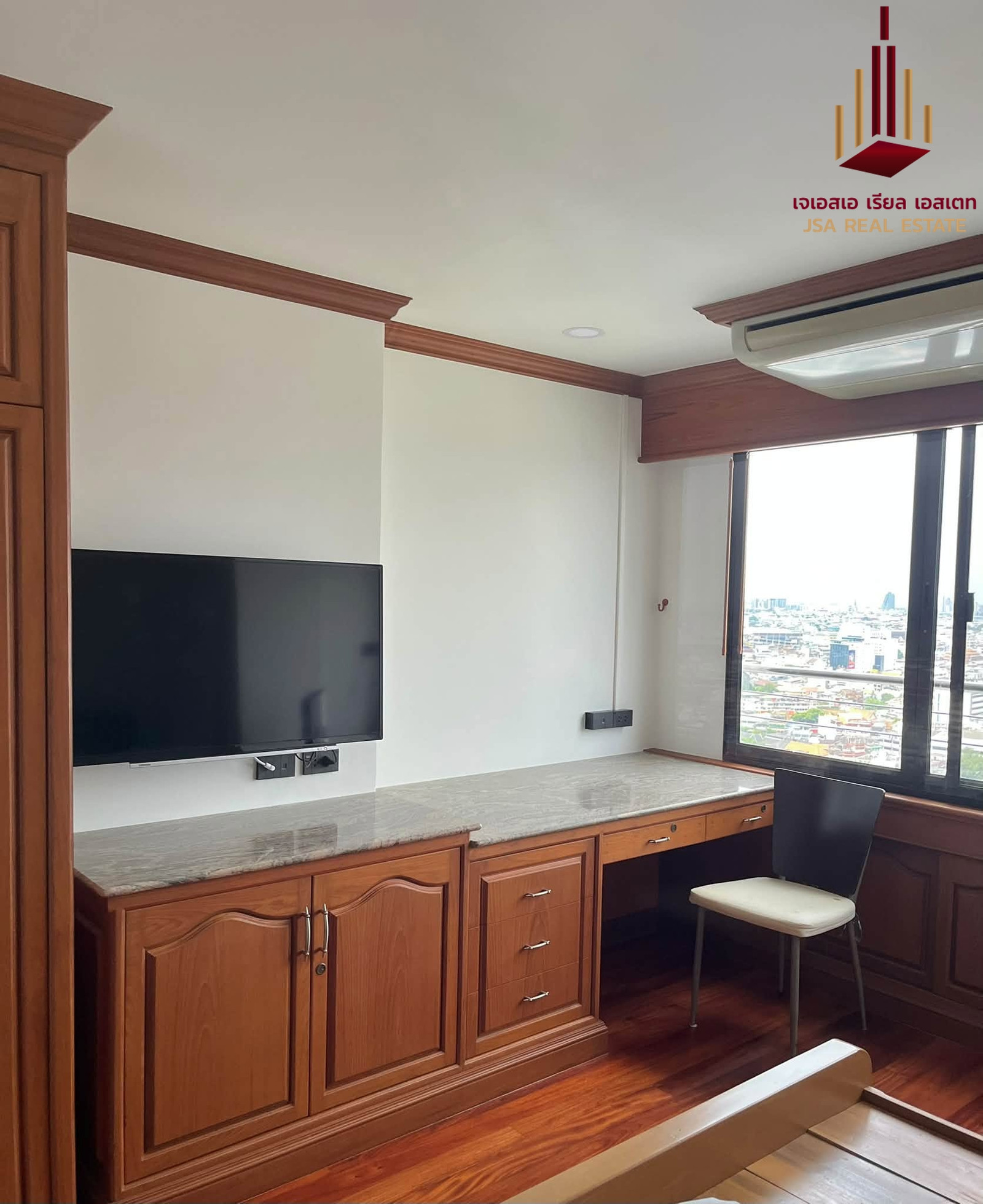 ✨ For Rent: Siphraya River View Condo ✨ 💰 Only 28,000 THB/month
