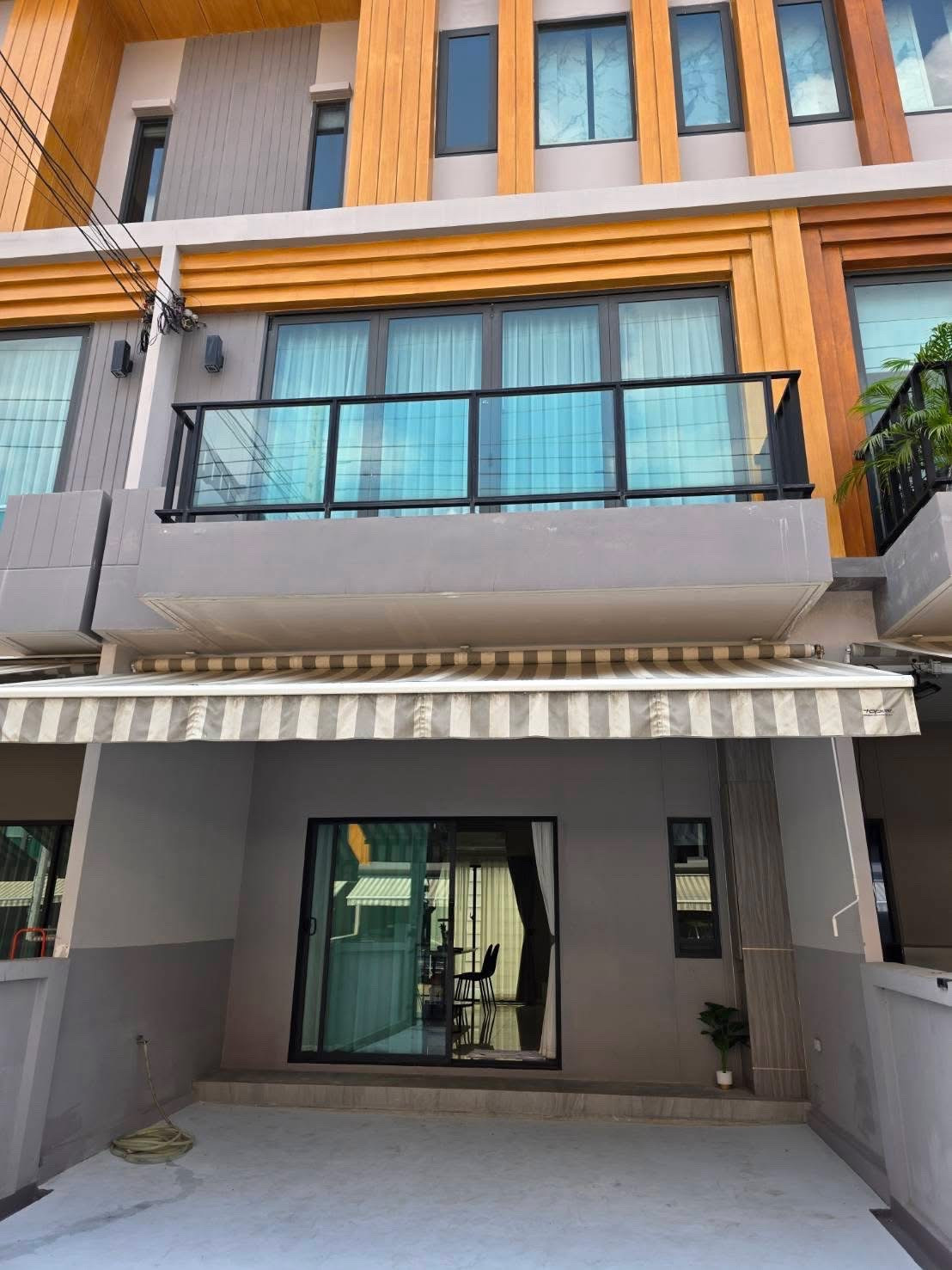 ให้เช่าEigen Townhomeหรู เดินทางสะดวก ให้เช่าEigen Townhomeหรู เดินทางสะดวก