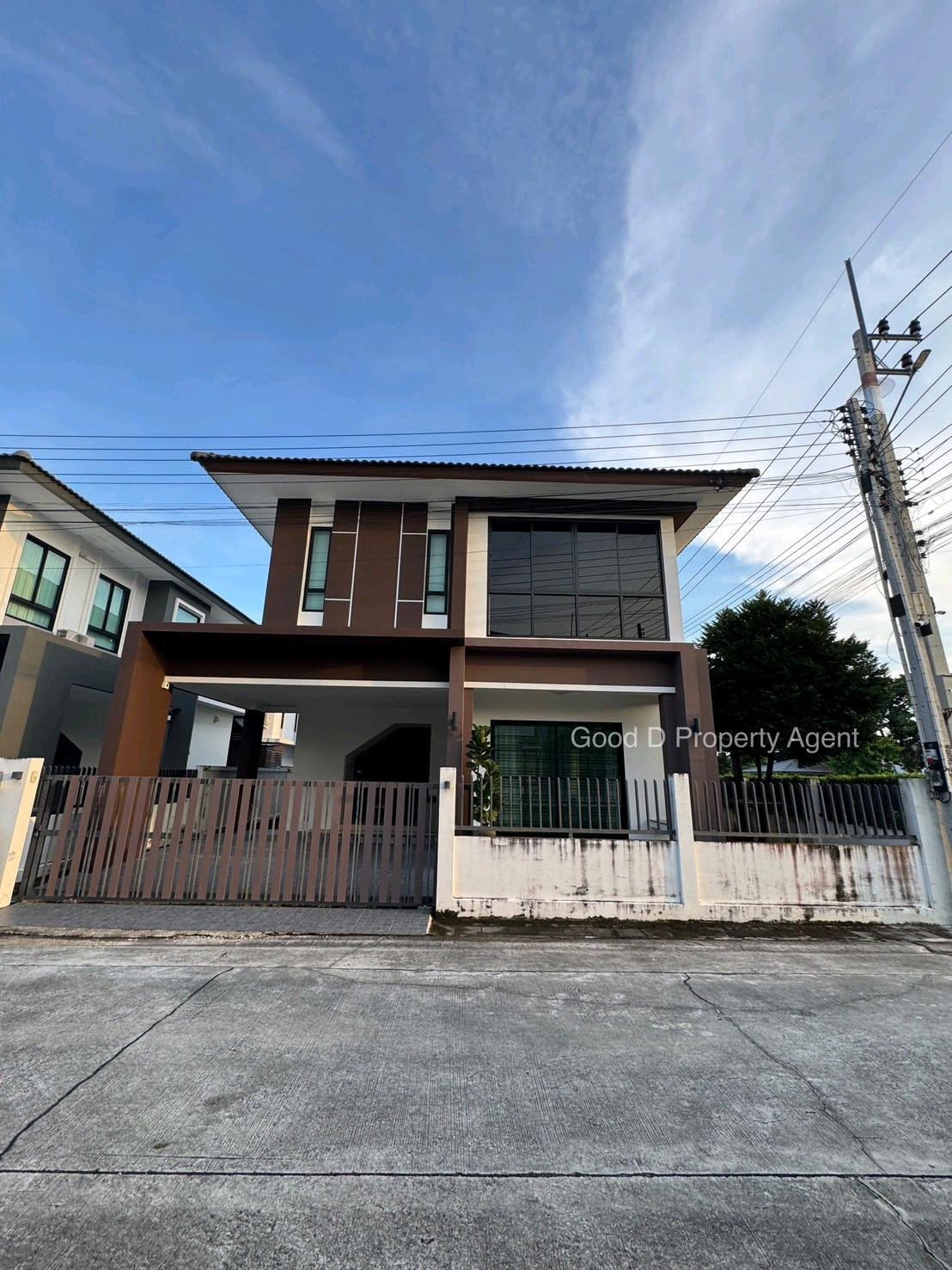 #Large 2-story detached house for sale in Rayong City, only 3.5 million baht.