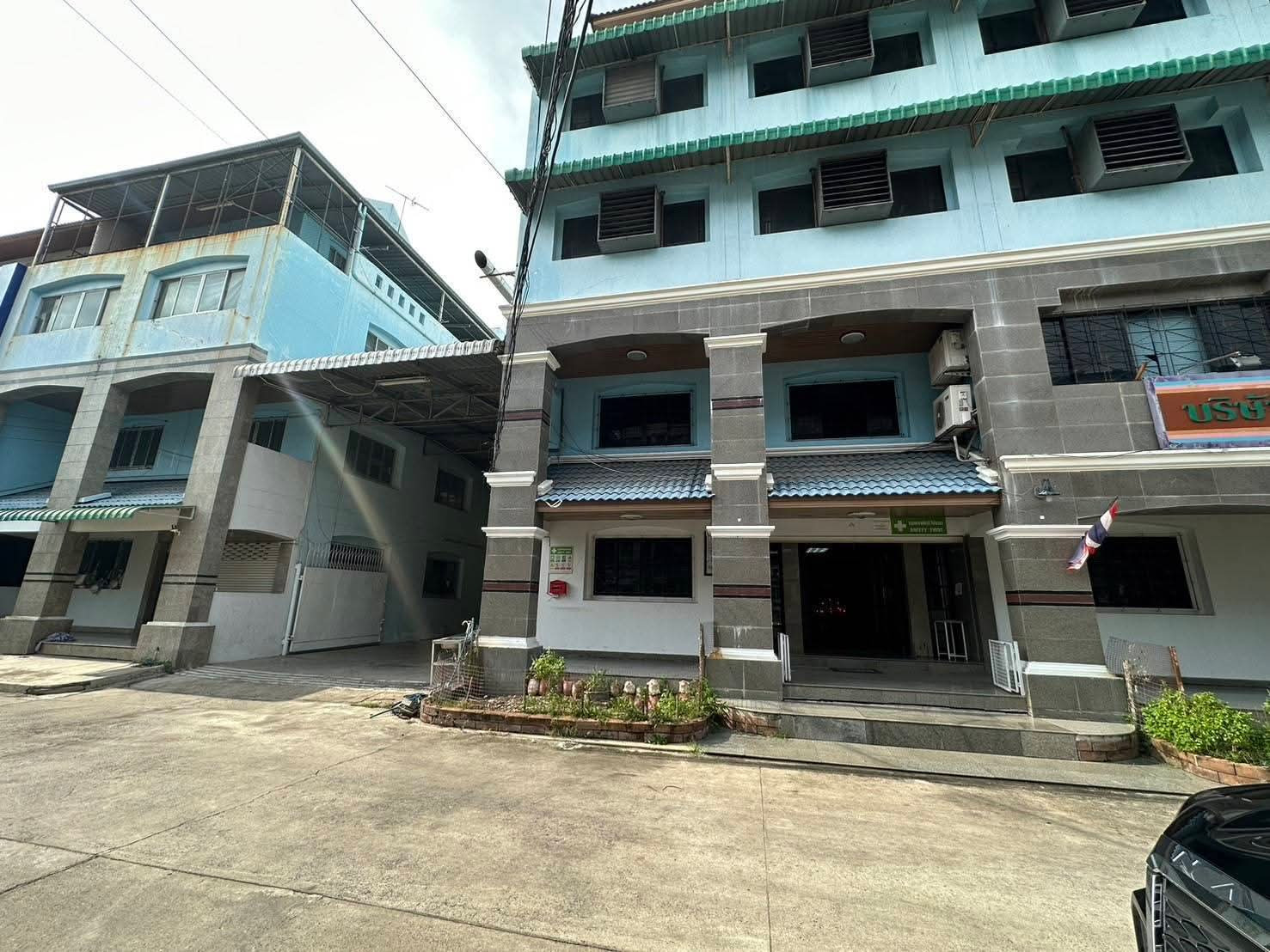 🔥 Land for sale with buildings, potential location, Rama 2 Soi 51 🔥 Area 350 sq m. 🏭 Commercial building, 8 units with multi-purpose space. Suitable for doing business, warehouse, office or investment. – รูปที่ 3
