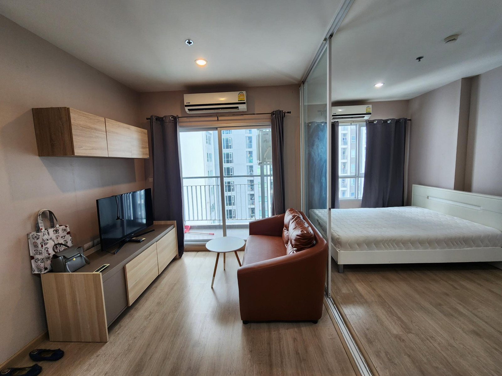 Condo for rent, Tempo Grand Sathorn Wutthakat (Tempo grand sathorn wutthakat), next to BTS Wutthakat, fully furnished + room 35 sq m. + closed kitchen, only 12,000 baht. Condo for rent, Tempo Grand Sathorn Wutthakat (Tempo grand sathorn wutthakat), next to BTS Wutthakat, fully furnished + room 35 sq m. + closed kitchen, only 12,000 baht.
