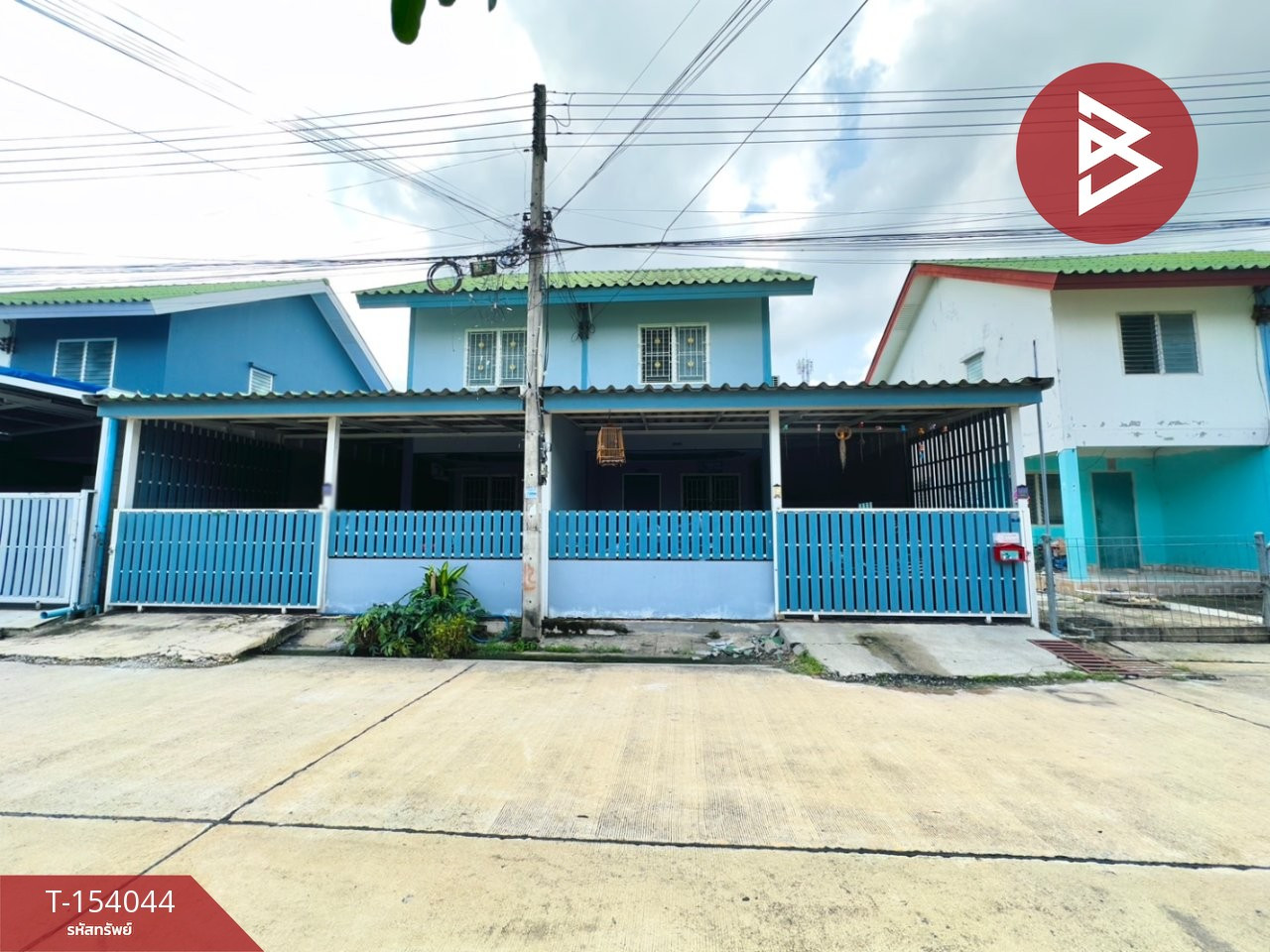 2-story semi-detached house for sale, Eua-Athorn Chedi Hak Village, Ratchaburi.