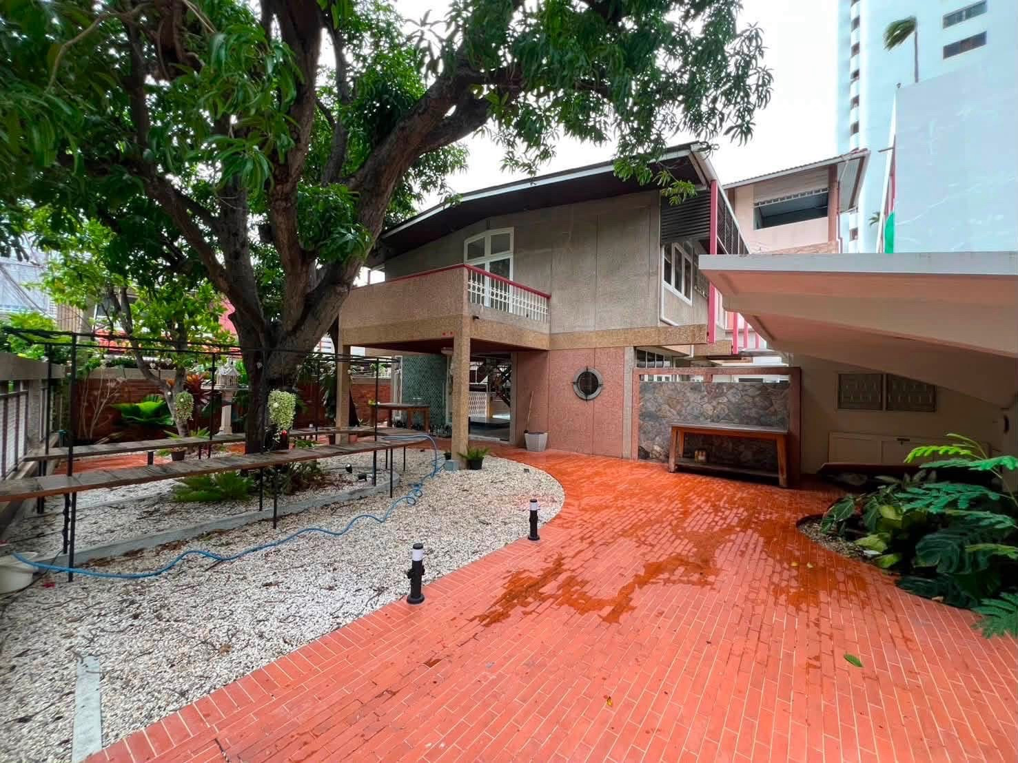 📌 ปล่อยเช่า / ขาย : Commercials House ในเอกมัย ฌ 300 ตรม , 74 ตรว   📌 Rental : Commercials House In Ekamai , 300 sqm , 74 sqw   ** Clinic / Salon & Nail Shop / Spa / Showroom / Cafe / Resturant  / Studio / Gym / Ice bath etc **   🔥🔥Rental Price : 150,