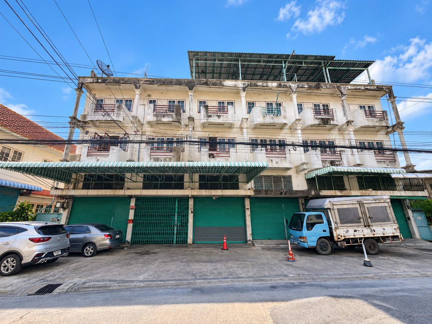 6 Commercial Shophouses for Sale, Bangkok–Nonthaburi 37 Ideal for Business & Living, 300m from Main Road 