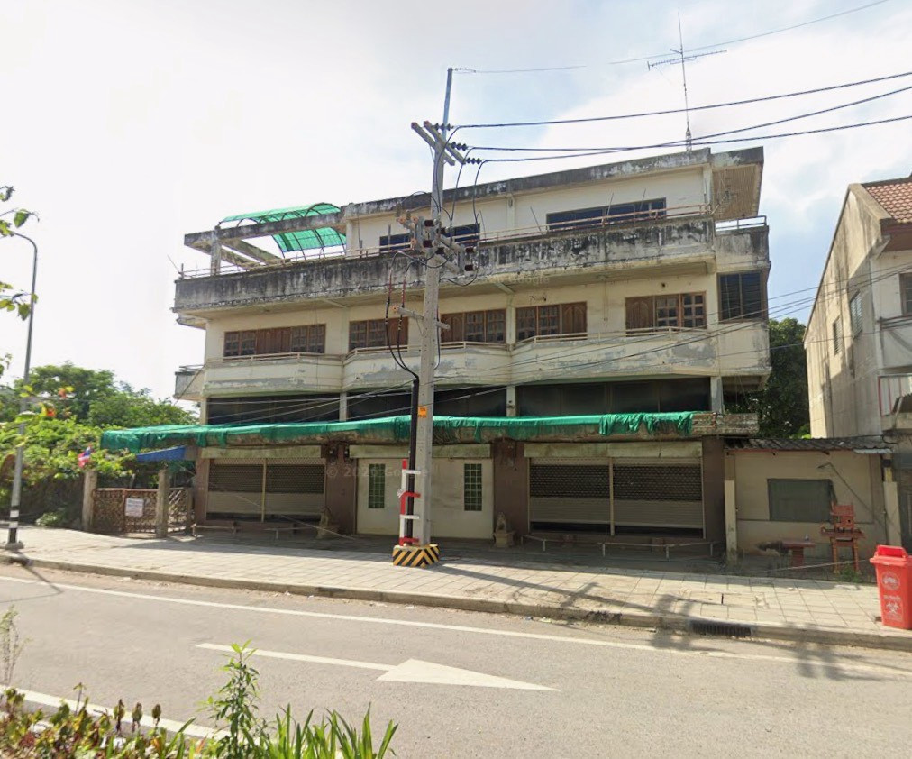 Urgent sale! Commercial building, 3 floors, 3 units (tee through) with land on 2 sides of the building, prime location in the heart of Kaeng Khoi. Saraburi! Urgent sale! Commercial building, 3 floors, 3 units (hit through) with land on 2 sides of the buil