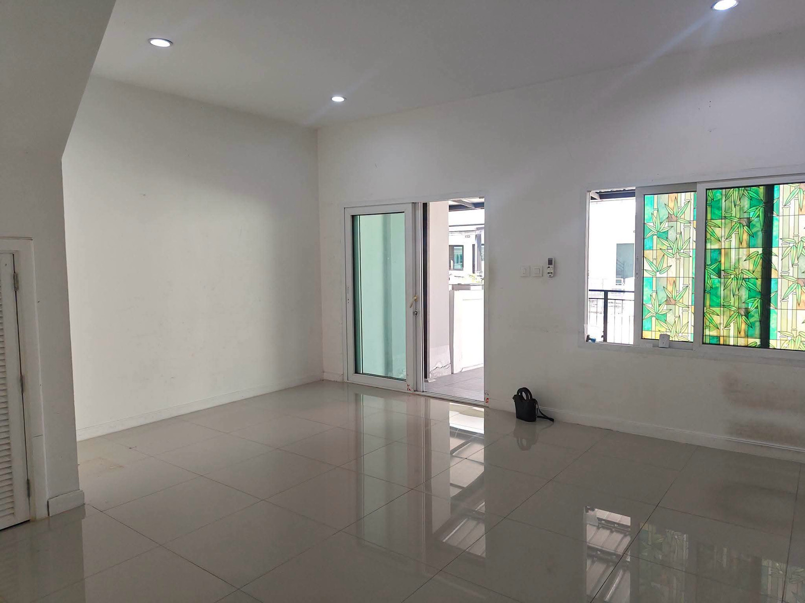 🏡 ให้เช่าทาวน์โฮม 2 ชั้น | หมู่บ้านพาทาโกเนีย 5 (รามอินทรา–ซาฟารี) 📍ถนนเลียบคลองสอง 18 💰 ค่าเช่าเพียง 15,000 บาท/เดือน 📌 รายละเอียดบ้าน ▪️ เนื้อที่ 24 ตร.ว. ▪️ 3 ห้องนอน ▪️ 2 ห้องน้ำ ▪️ เครื่องปรับอากาศ 4 เครื่อง ❌ ไม่รับเลี้ยงสัตว์ พันธุ์ใหญ่ ❌ ไม – รูปที่ 3