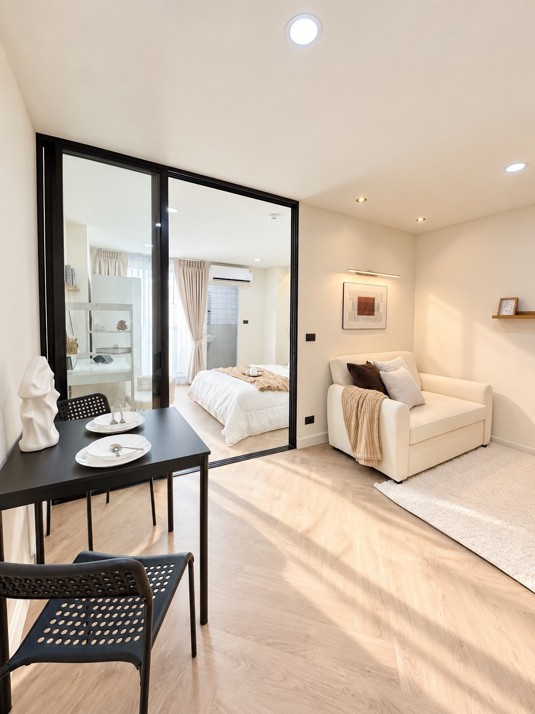 Royal tower condo, 3 rooms, fully furnished, ready to move in.