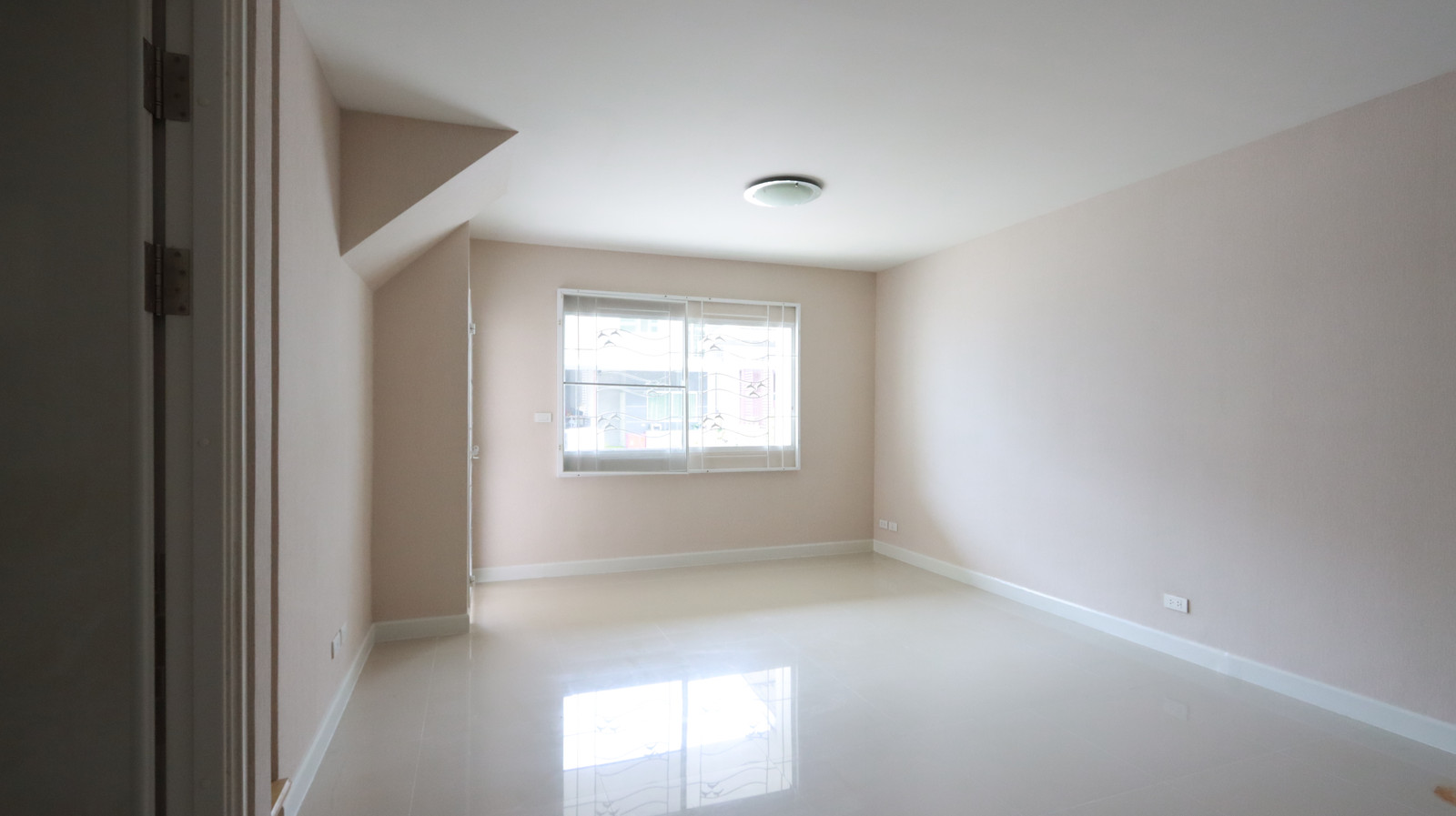 🏡 ทาวน์โฮม 3 ห้องนอน ราคา 2.163 ล้านบาท ทำเลศรีนครินทร์ – รูปที่ 4