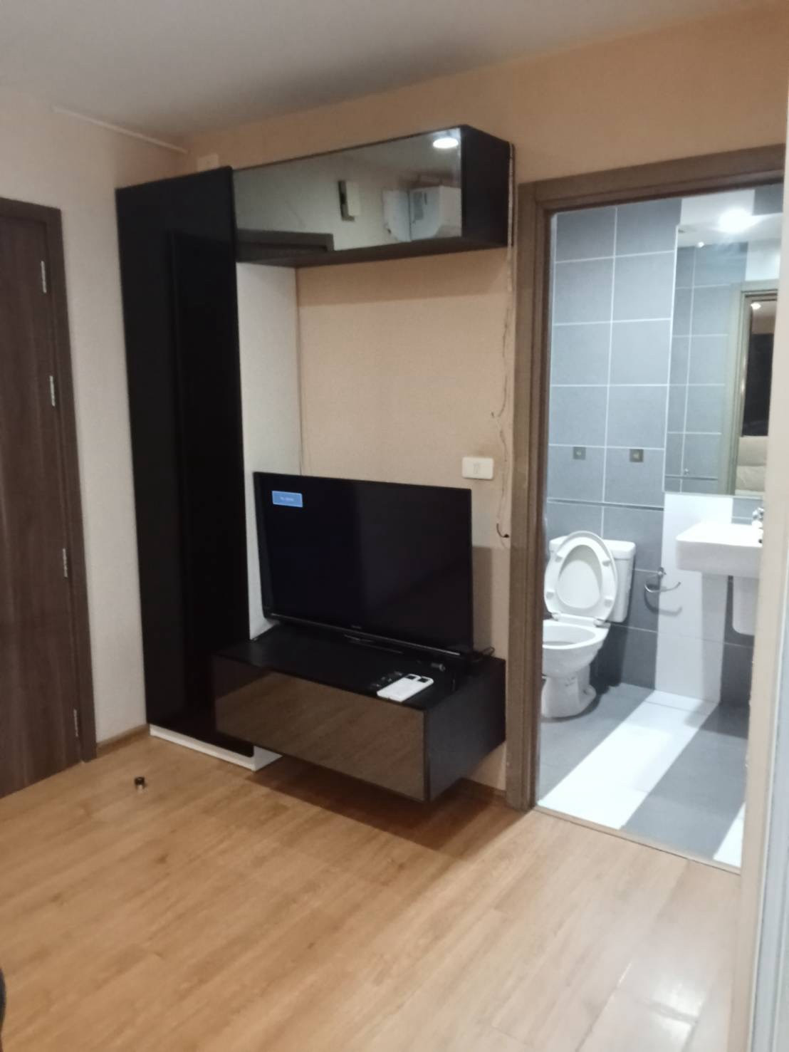🔥 ขายด่วน! THE BASE SUKHUMVIT 77 🔥 1 Bedroom | ชั้น 14 | Pool View | Fully Furnished (IQI-C012)