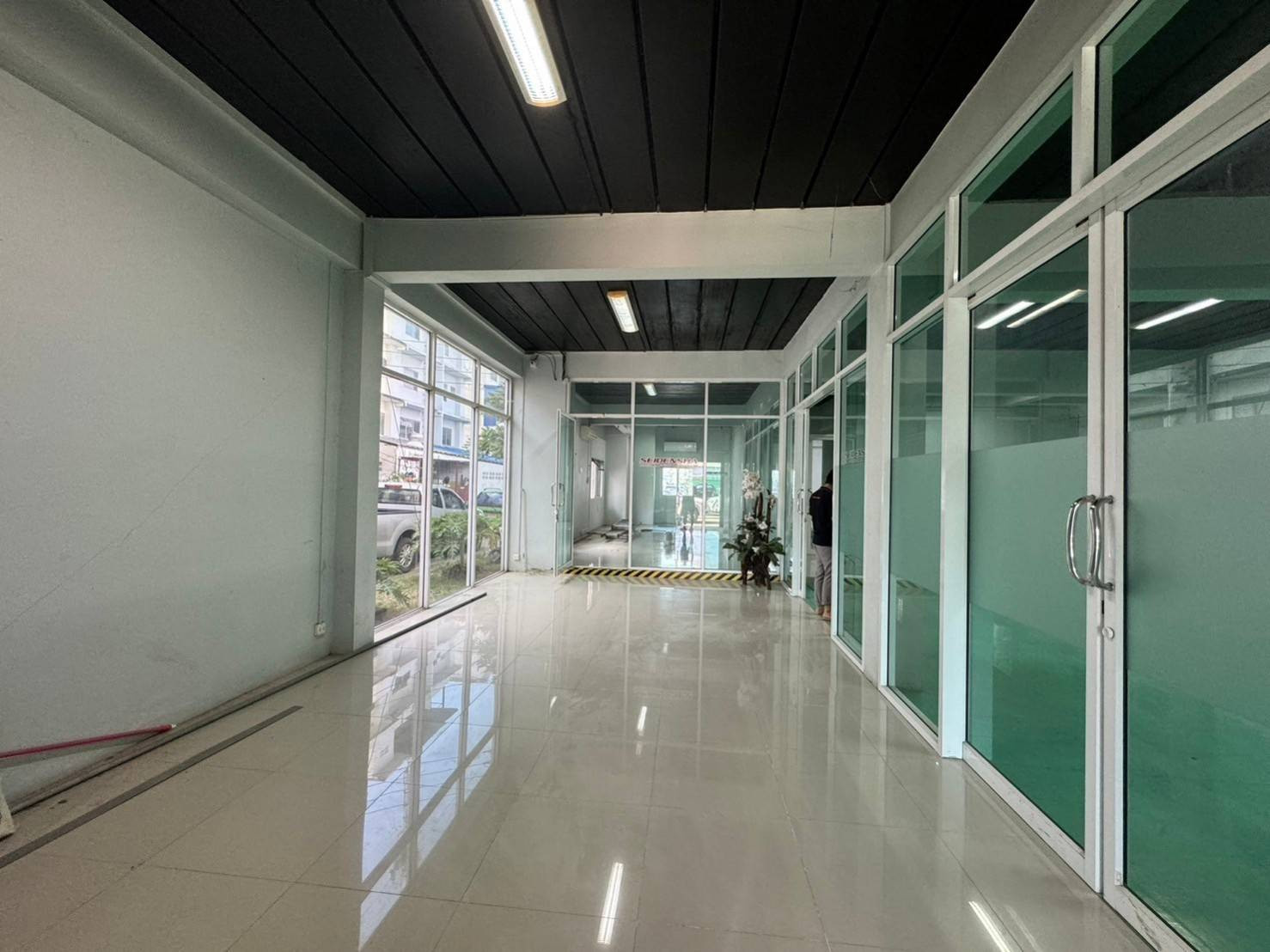 ขาย–เช่า โฮมออฟฟิศ 3 ชั้น นิคมอมตะนคร ชลบุรี พร้อมอุปกรณ์สำนักงานครบครัน จอดรถได้จุใจกว่า 15 คัน ขาย–เช่า โฮมออฟฟิศ 3 ชั้น นิคมอมตะนคร ชลบุรี พร้อมอุปกรณ์สำนักงานครบครัน จอดรถได้จุใจกว่า 15 คัน