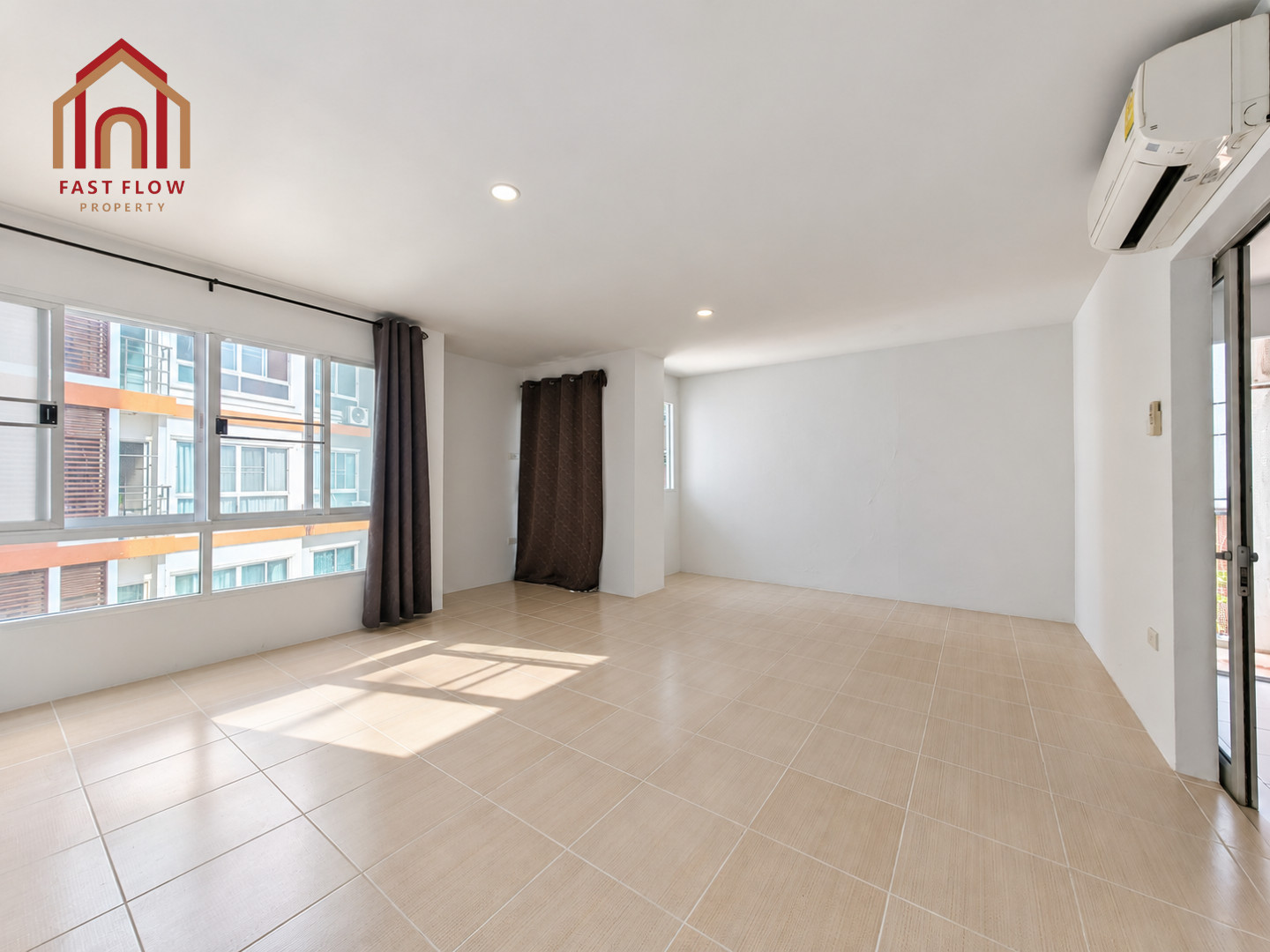 Best-priced unit in the project! The Northpark Condo, Bangsaen. Corner unit on the 4th floor, Building B, with a garden view. 35.92 square meters. Located near Burapha University.