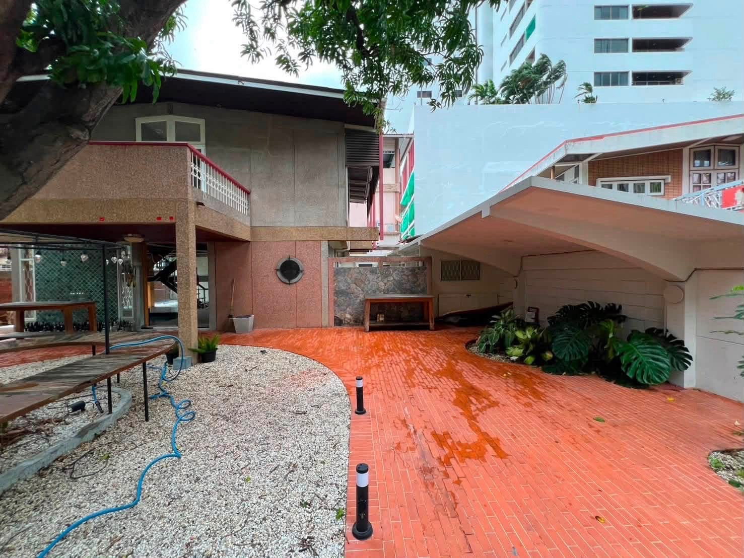 📌 ปล่อยเช่า / ขาย : Commercials House ในเอกมัย ฌ 300 ตรม , 74 ตรว   📌 Rental : Commercials House In Ekamai , 300 sqm , 74 sqw   ** Clinic / Salon & Nail Shop / Spa / Showroom / Cafe / Resturant  / Studio / Gym / Ice bath etc **   🔥🔥Rental Price : 150, – รูปที่ 3