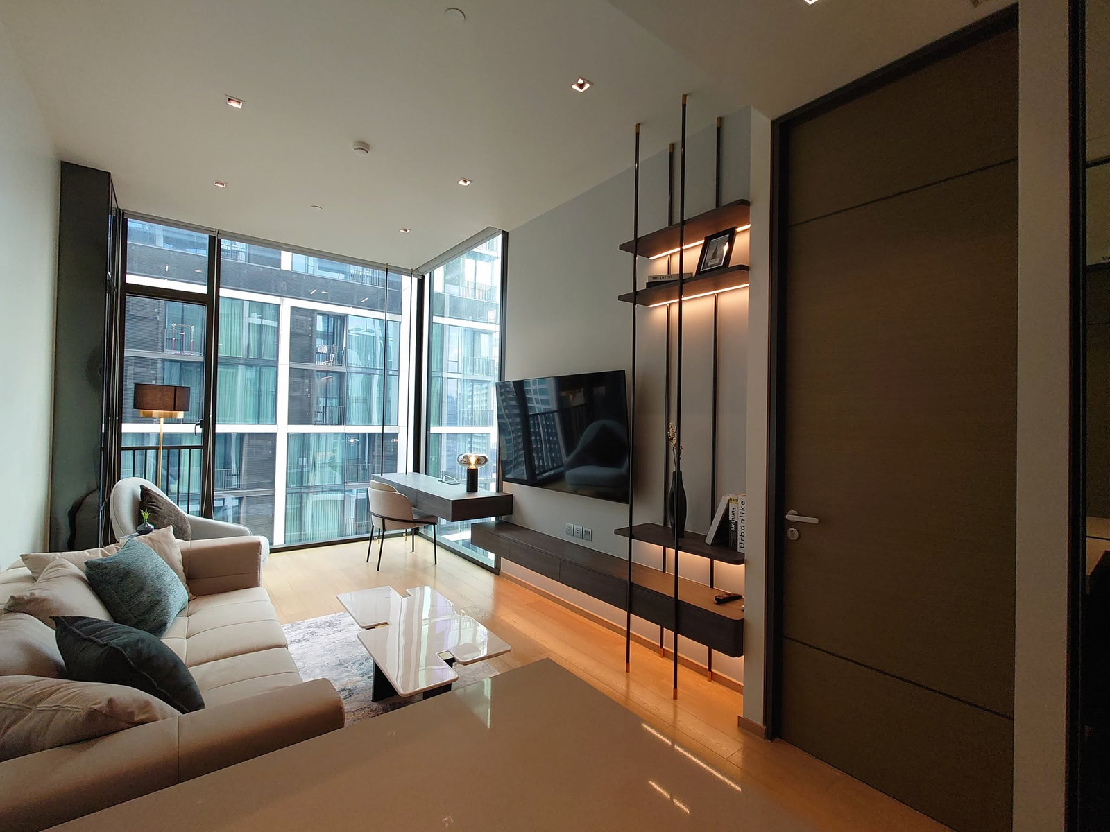 ขาย คอนโด 28 Chidlom ชั้น 15 อาคาร The Tower (IQI-C004)