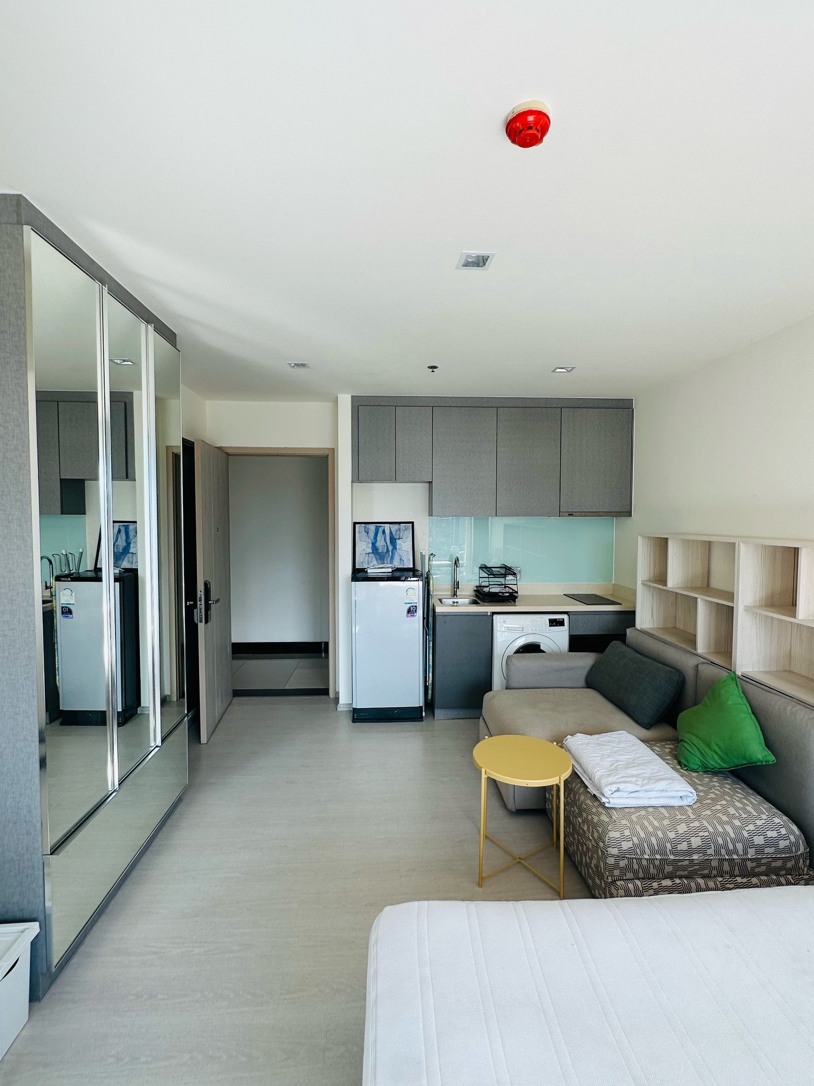 🏙️✨ FOR RENT | RHYTHM Sukhumvit 36–38  คอนโดให้เช่า ทำเลใจกลางทองหล่อ ใกล้ BTS ทองหล่อ เดินทางสะดวก ตอบโจทย์ไลฟ์สไตล์คนเมือง!  📍 Location: RHYTHM Sukhumvit 36–38 🚆 ใกล้ BTS ทองหล่อ (Thong Lo) 🏢 ชั้น 24 | 24th Floor 📐 ขนาด 25 ตร.ม. | 25 SQ.M. 🛏️ ห้อง – รูปที่ 3
