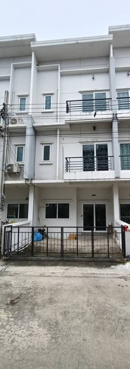 - Townhome for rent, 3 floors, 20 sq m, Patagonia Village 3, Ramintra-Samwa, Sawa Road, between Soi 1 and 3 in the village, no flooding, agent post 🔥🔥🔥For rent 13,500 baht/month, 2 month warranty, 1 month in advance, totaling 40,500 baht🔥🔥🔥 3 floors, 3 be – รูปที่ 3