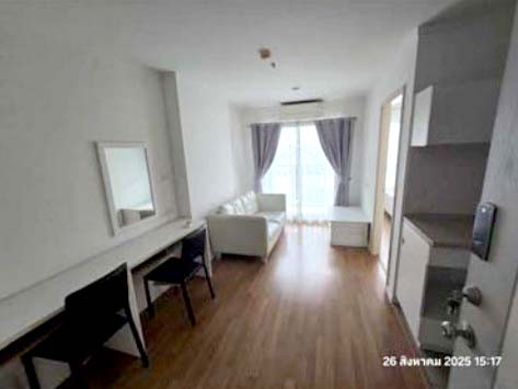 Lumpini Park Rama 9-Ratchada Condo, along Chaturathit Road, 500 m. to Rama 9 Road, near Asoke-Din Daeng intersection. The price is negotiable!