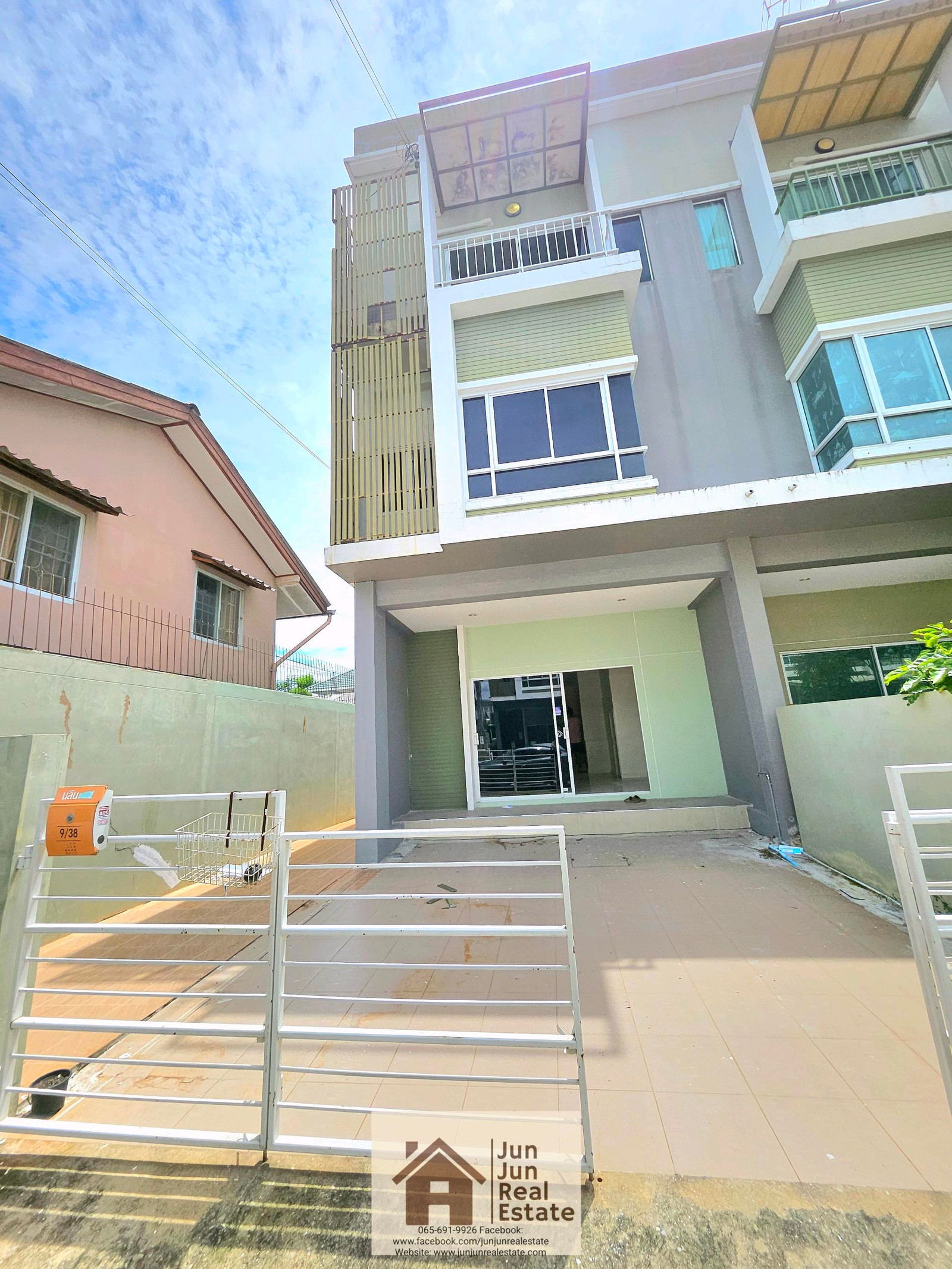 💥19,000/month💥 For rent: Nalin Avenue Ramkhumhaeng: Nalin Avenue Ramkhumhaeng, townhome, 3 floors, 32 sq m, corner unit, next to Ramkhamhaeng Road.  Ready to move in!!!