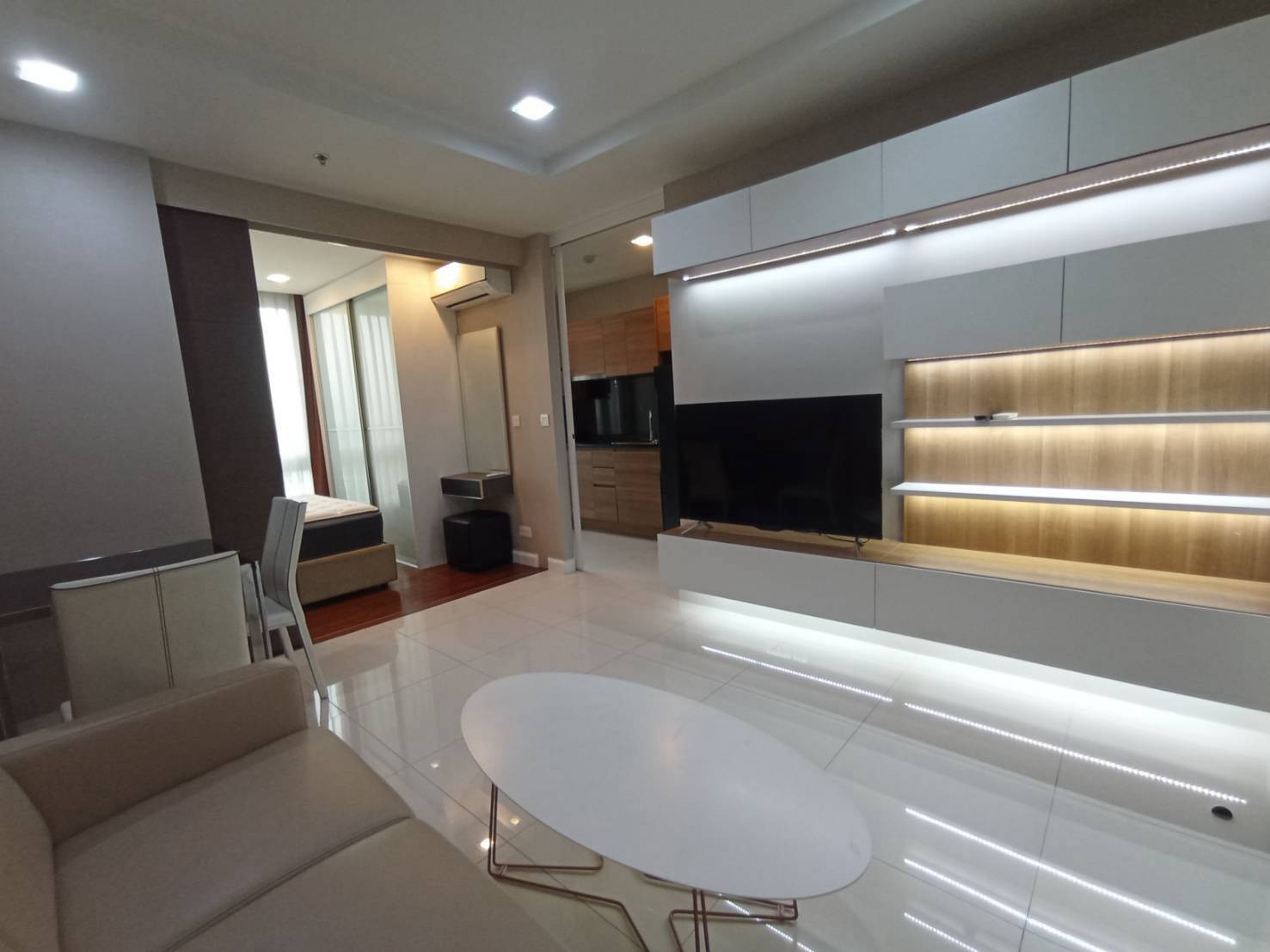 For Rent The Metropolis Samrong Condominium 1 Bedroom 1 Bathroom 35 Sq.m. on 12A Floor Fully Furnished Ready to move in Rental Price 12,000 Baht/month