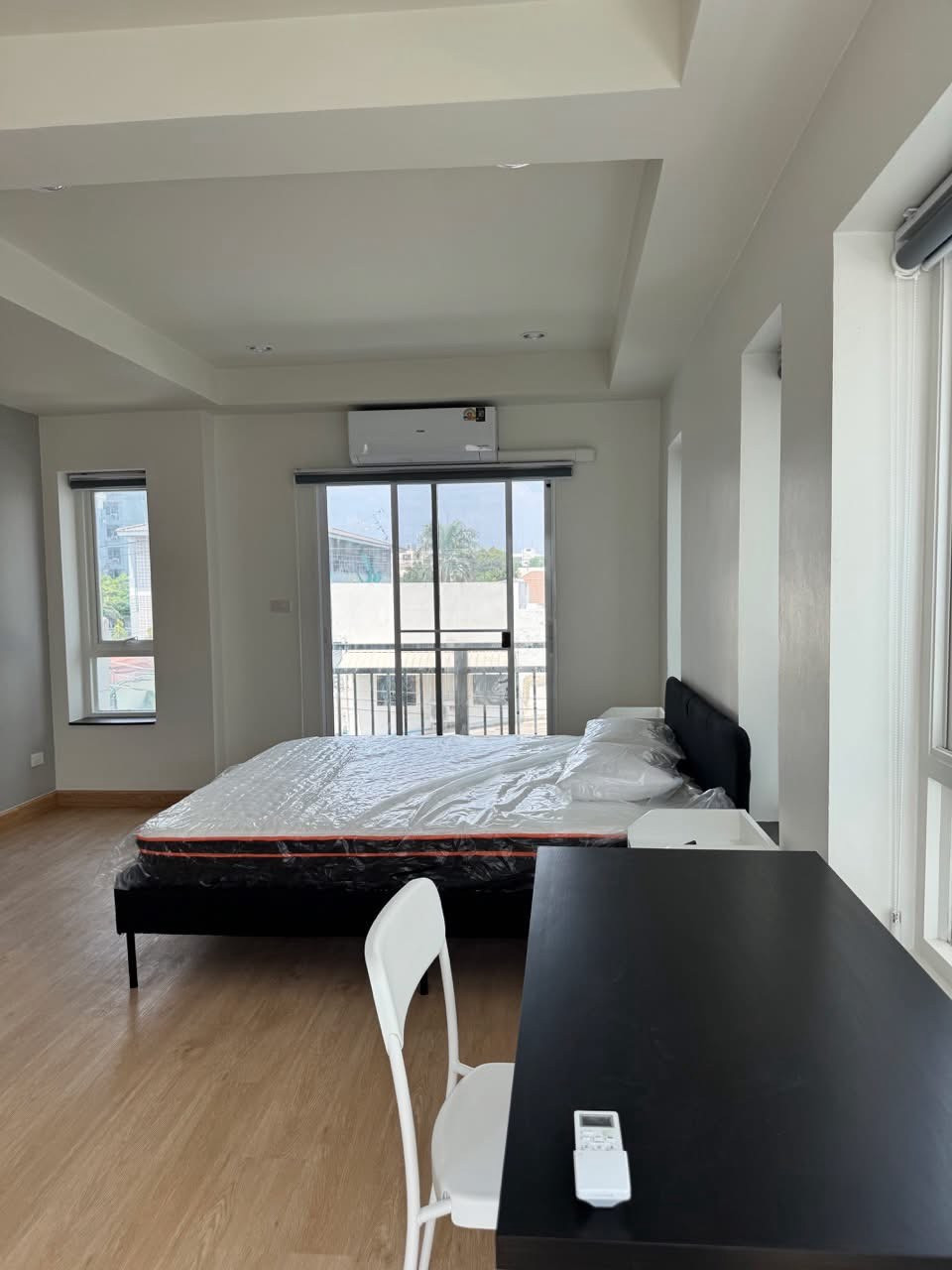 🏡 FOR RENT Newly renovated townhome, Ekkamai, Soi Pridi Banomyong 31 (Ekkamai 12), 3 bedrooms, 3 bathrooms, location in the heart of Ekkamai. Suitable for living and doing business📅 Ready to move in from 12 October 2026 (2026) 💰 Rent only 75,000 baht/mont – รูปที่ 3
