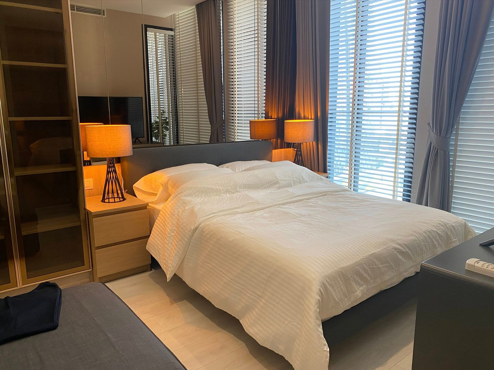 Unit Available at Noble Ploenchit–Multiple units available—prices negotiable!