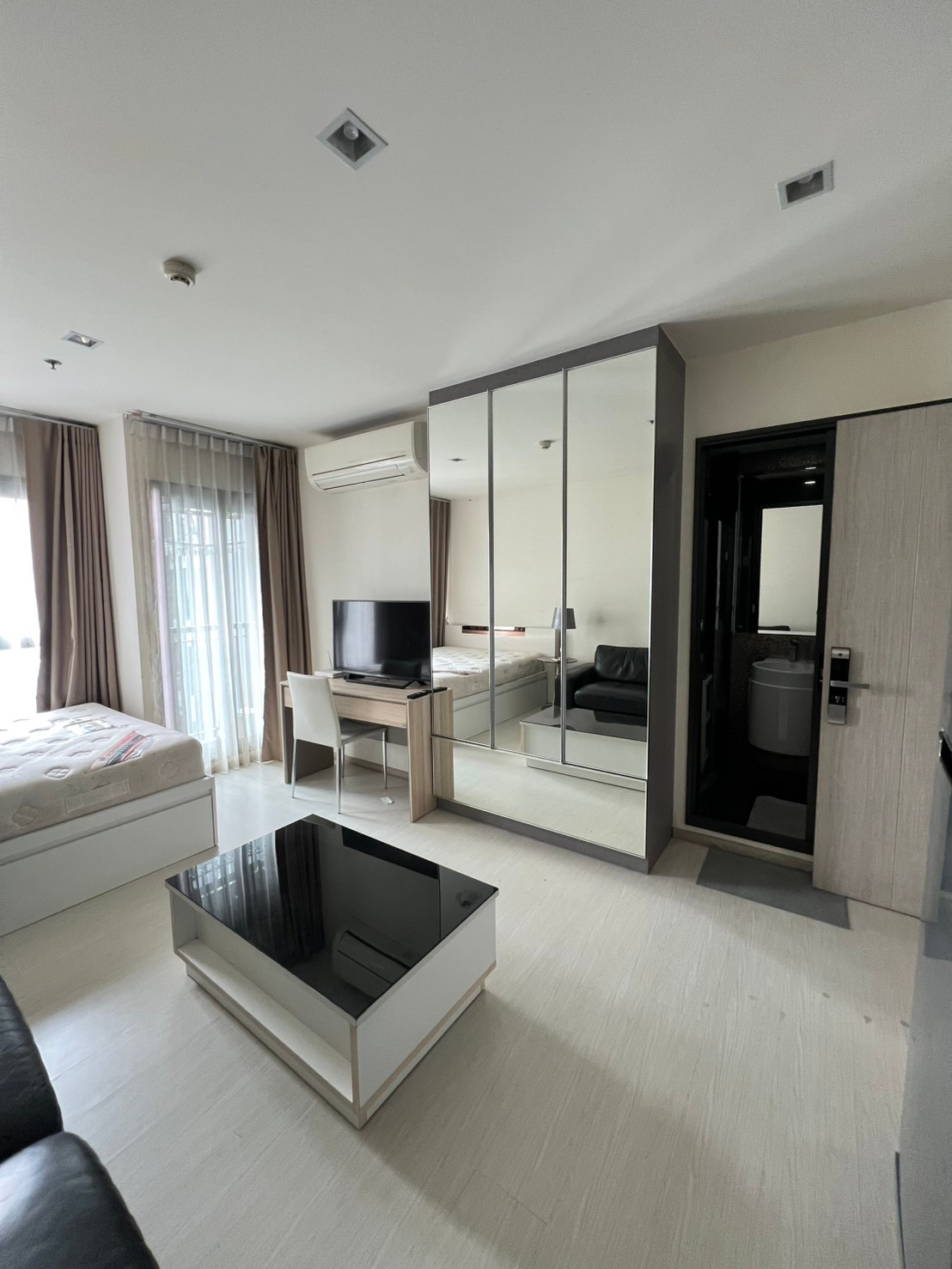 Rent Rhythm Sukhumvit 36-38 STUDIO 24 Sq.m 15,000 Baht Free Shuttle Service – รูปที่ 3
