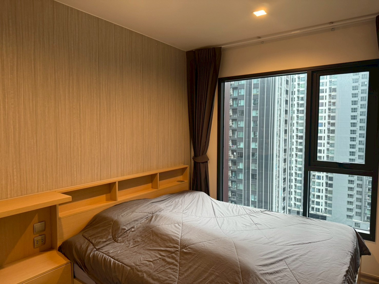 PFD-09287 Condo for sell Life Asoke Hype : Beautifully Designed, Fully Furnished & Move-in Ready.