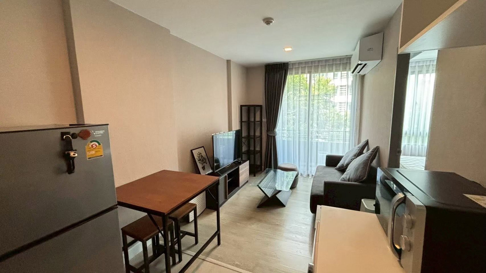 RC103126 Condo for rent at Metroluxe Ratchada near MRT Huai Khwang and Sutthisan.