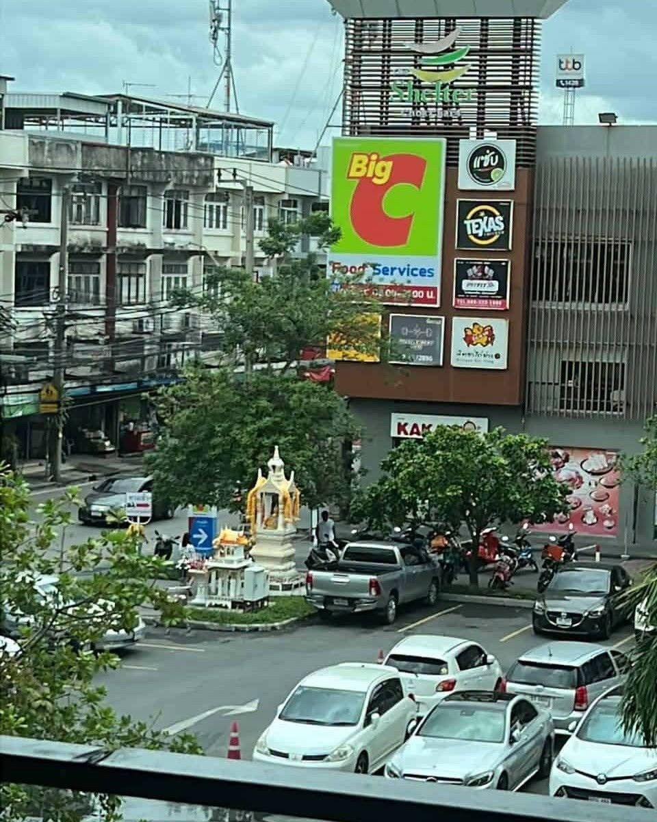 เซ้งด่วน คลินิกความงาม โชคชัย 4 ลาดพร้าว  ในโครงการ Community Mall TheShelter มีที่จอดรถสะดวก