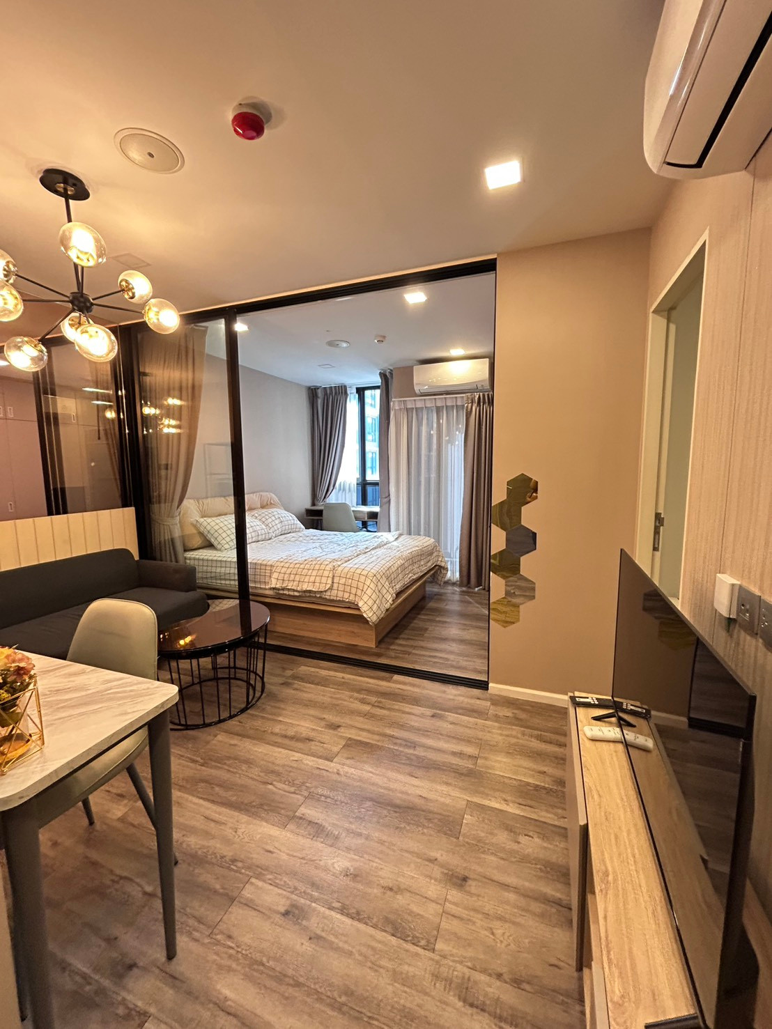 Atmoz รัชดา-ห้วยขวาง คอนโด 2 ห้องนอน ห้องสวย เฟอร์นิเจอร์ครบ ว่างพร้อมให้เช่า