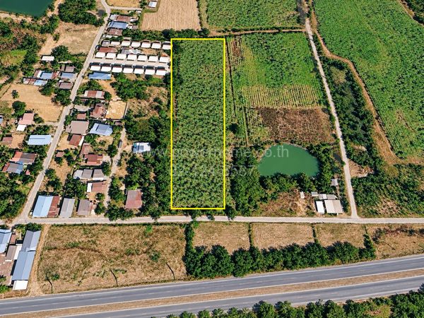 Empty land next to the road, good location, near Big C Market, Huai Thalaeng.