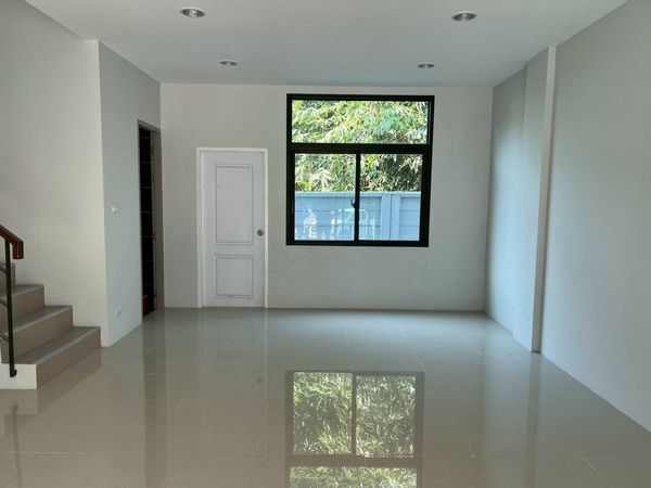 Townhome for rent, Vera Business Romklao-Suvarnabhumi, near Big C, Kheha Romklao, only 6 minutes.