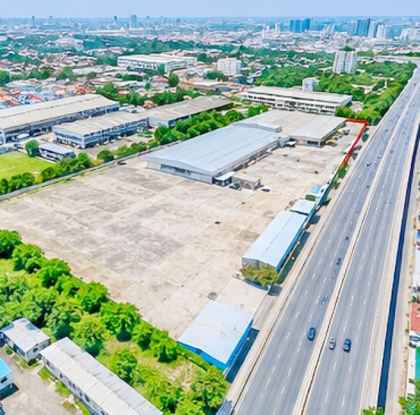 Large Warehouse and Concrete-Paved Land for Rent, 10.8Rai, Ramintra–Serithai–Min Buri. Located near