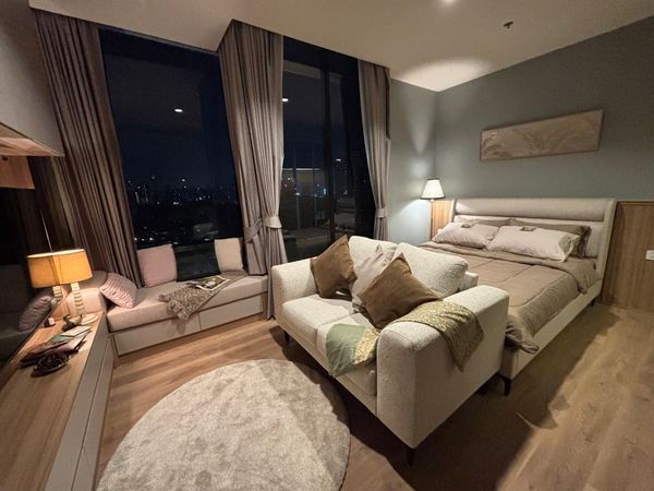 ให้เช่า Noble Form Thonglor  1 Bed High Ceiling with Daybed สไตล์ Cozy & Homey 