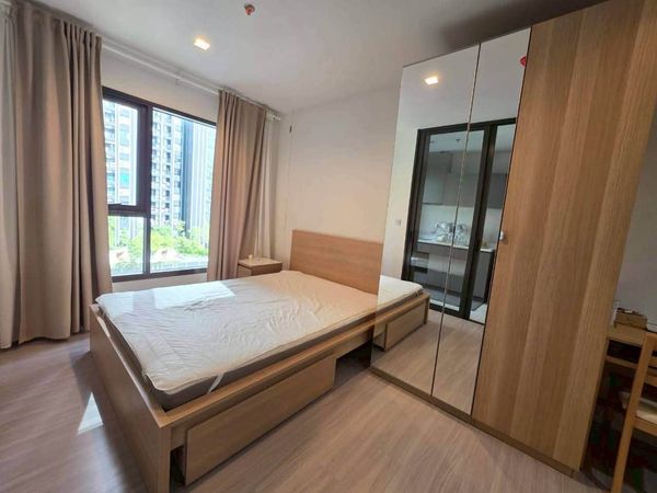 Urgent for rent! Life Asoke Hype Rama 9, beautiful room view, hard to find. Nature is pleasing to the eye. The physiognomy of the room has very good energy.