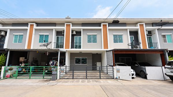 🏡 Townhome, 3 bedrooms, price 2.163 million baht, Srinakarin location.