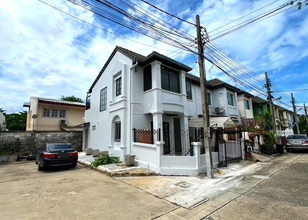 หลุดจอง! บ้านหลังมุม รีโนเวทใหม่ ติดแอร์ใหม่ เฟอร์นิเจอร์ครบ ใกล้โรงพยาบาลเกษมราษฎร์ ประชาชื่น 