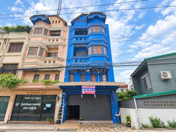 อาคารพาณิชย์ 3ชั้น หมู่บ้านทาวน์แอนด์คันทรี่ ทำเลดี ใกล้โรงเรียนเซนต์เทเรซา หนองจอก ,ตลาดนัดปากซอยอยู่วิทยา