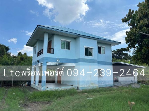 Large 2-story detached house for rent, Pattanakarn Road, 1 air conditioner, no furniture. Area 178 sq m, has 3 bedrooms, 2 bathrooms, rental price 20,000 baht/month.