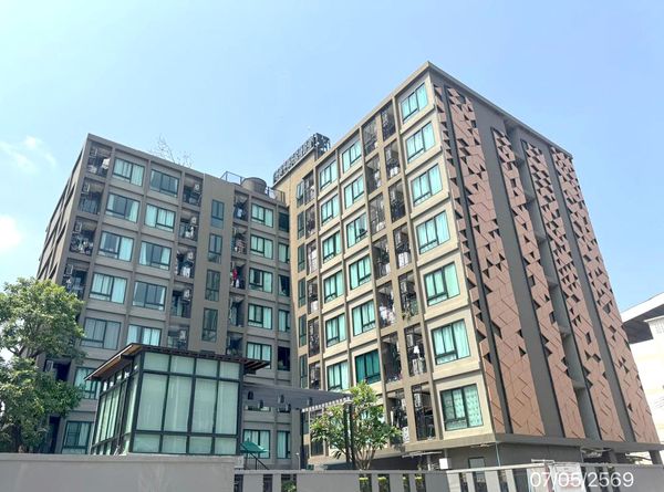 Sun City Yaek Fai Chai Condo near Charan Road 150 m. MRT Yaek Fai Chai 300 m. Siriraj Hospital 1.3 km. Easy to live, easy to go anywhere.