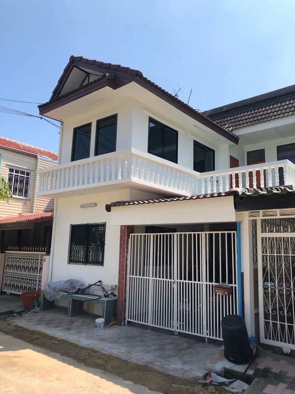 28ตรว 4นอน2น้ำ ทาวน์โฮม 2 ชั้น อยู่เจริญ พหลโยธิน 40