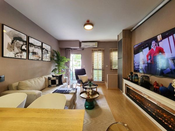 FOR RENT 📍UNIO Sukhumvit 72  Duplex  คอนโด 2ชั้น เหมือนอยู่บ้าน เดินลงสระน้ำได้เลย ชั้นล่างมีระเบียงส่วนตัวสไตส์รีสอร์ท ร่มรื่นสุดๆ  ปล่อยเช่าเพียง 29,500 บาท / เดือน