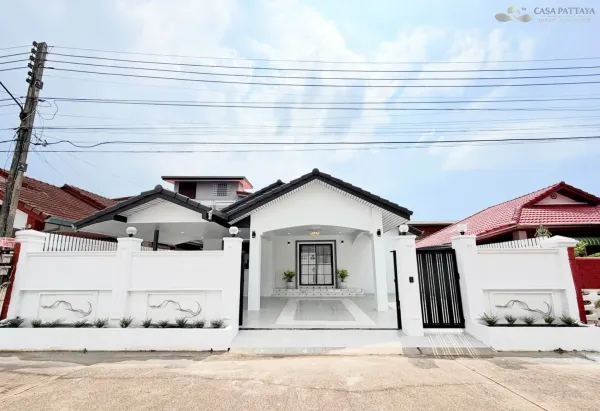 Single-Storey Detached House for Sale: Rungroj City Village