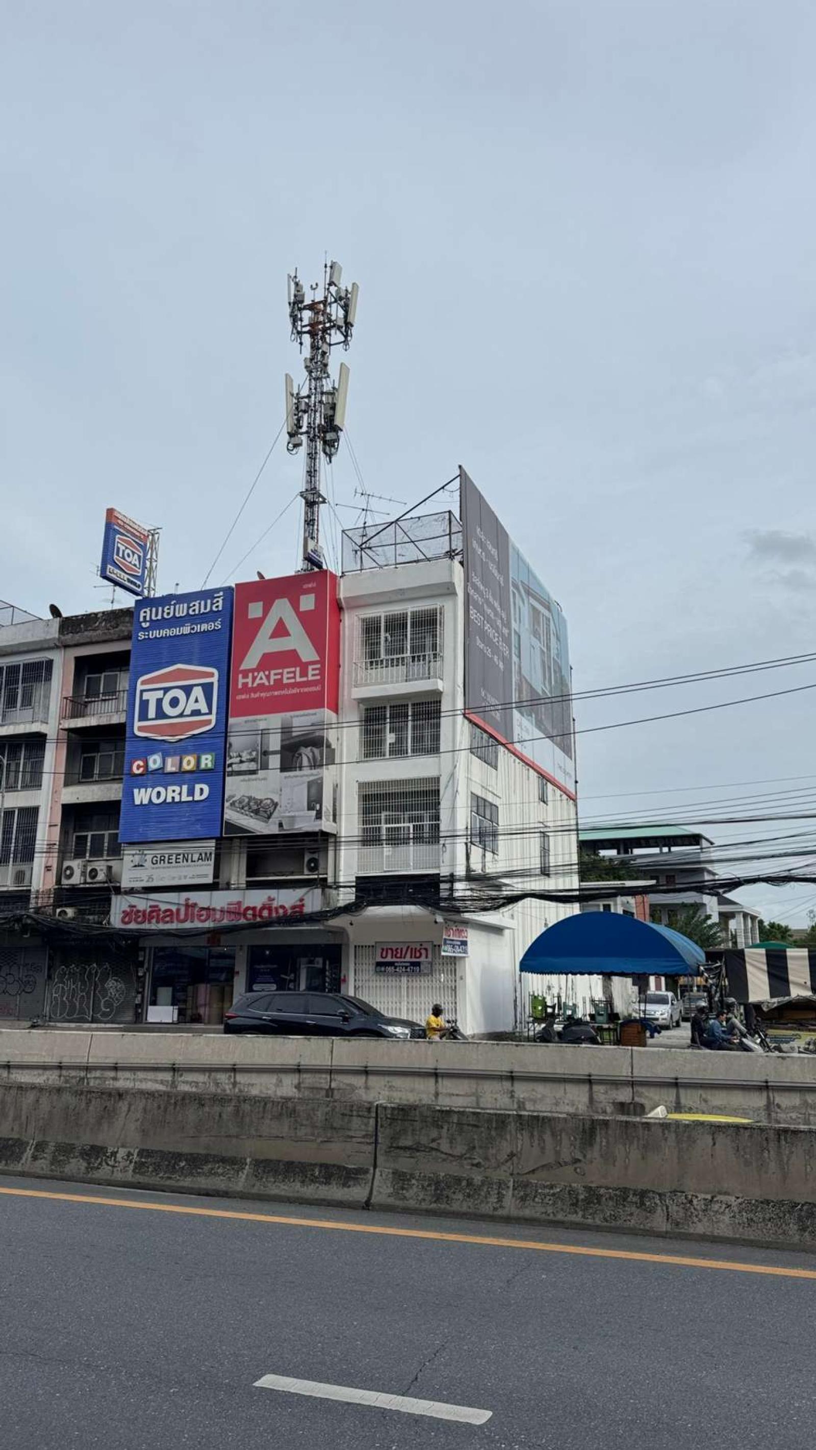 Commercial building on Phatthanakan Road / 4 Storey (FOR SALE) FAS115