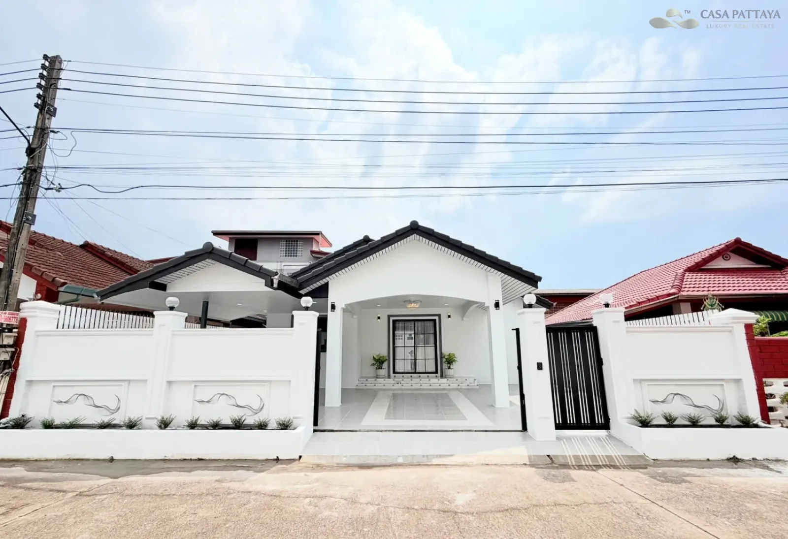 Single-Storey Detached House for Sale: Rungroj City Village