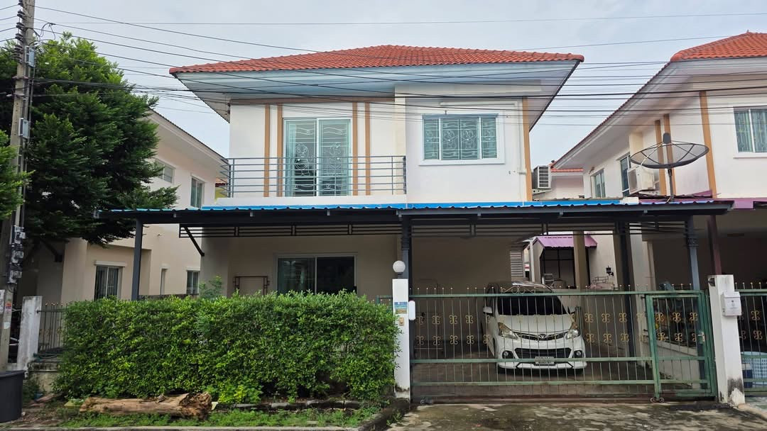 Semi-detached house for rent, Lalin In The Park, Wongwaen-Rattanathibet, near Central Westgate, 5 minutes. Semi-detached house for rent, Lalin In The Park, Wongwaen-Rattanathibet, near Central Westgate, 5 minutes.