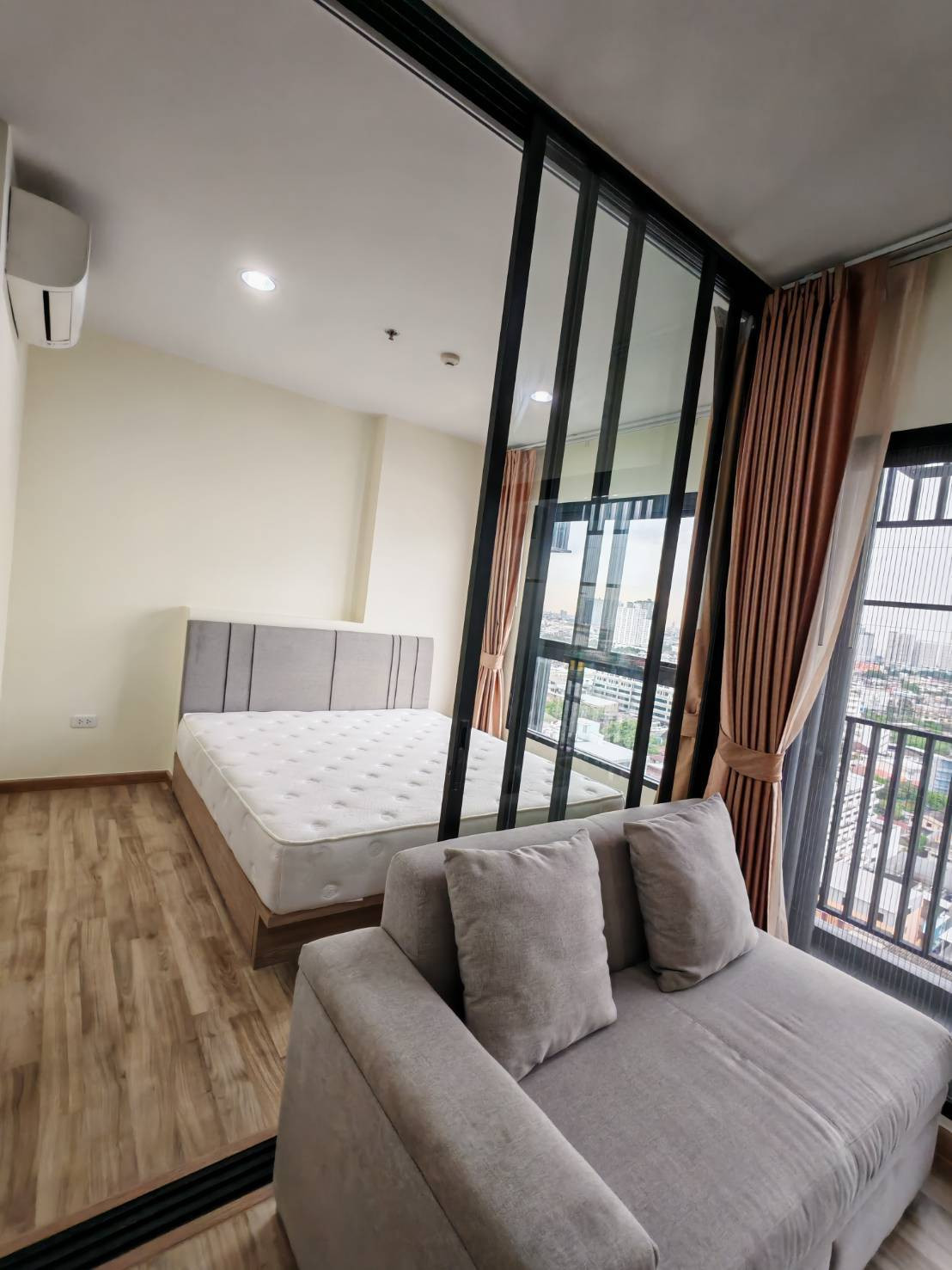 For rent, Niche Mono Charoen Nakhon, 15th floor, near Icon Siam, Bang Rak. For rent, Niche Mono Charoen Nakhon, 15th floor, near Icon Siam, Bang Rak.